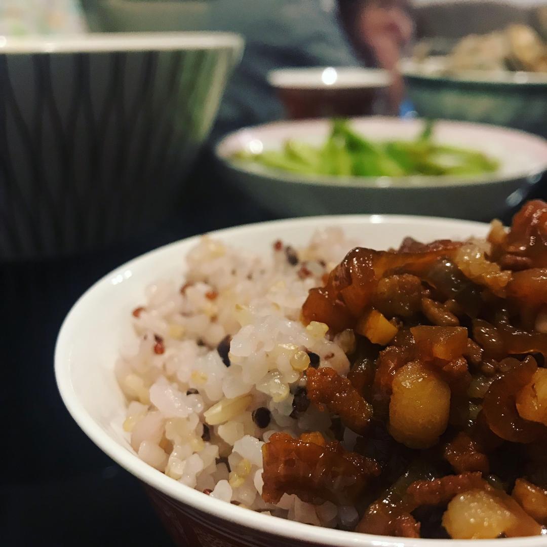 洋葱酥卤肉饭