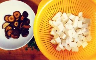香菇烩豆腐的做法