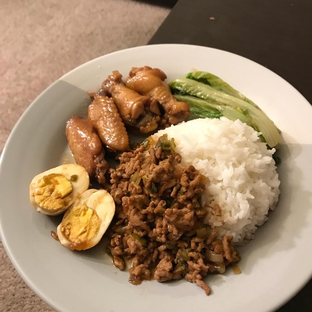 洋葱酥卤肉饭
