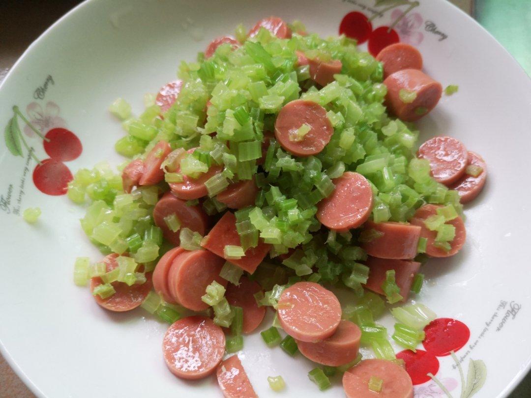 芹菜炒火腿肠