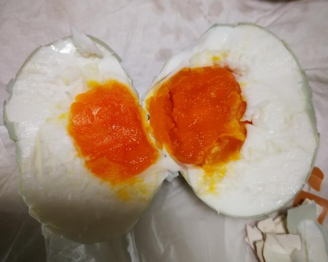 饱和盐水法腌咸鸭蛋的方法-自制咸鸭蛋-为中秋月饼准备咸蛋黄！的做法
