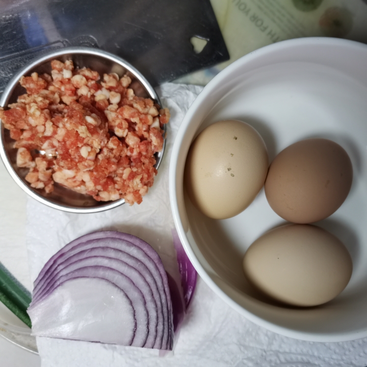 不正经的泰式煎蛋\ไข่เจียว的做法 步骤1
