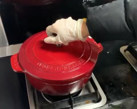 Staub铸铁锅鲜嫩多汁板栗焗鸡