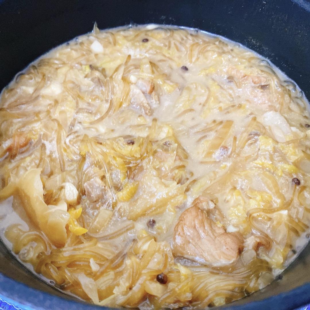 东北酸菜~~排骨粉条炖酸菜