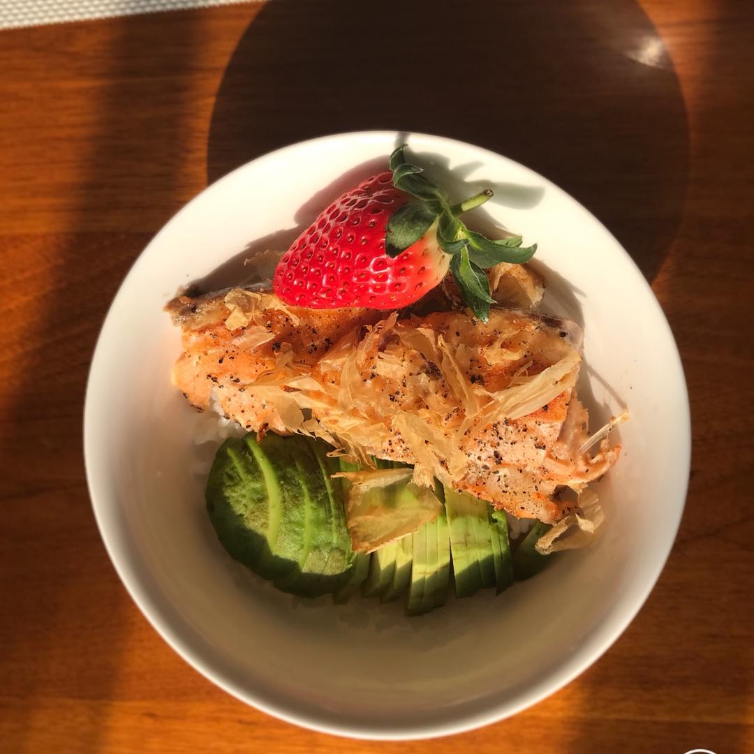 三文鱼牛油果拌饭