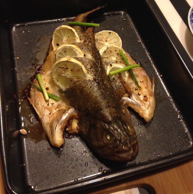 柠檬烤鲈鱼图片