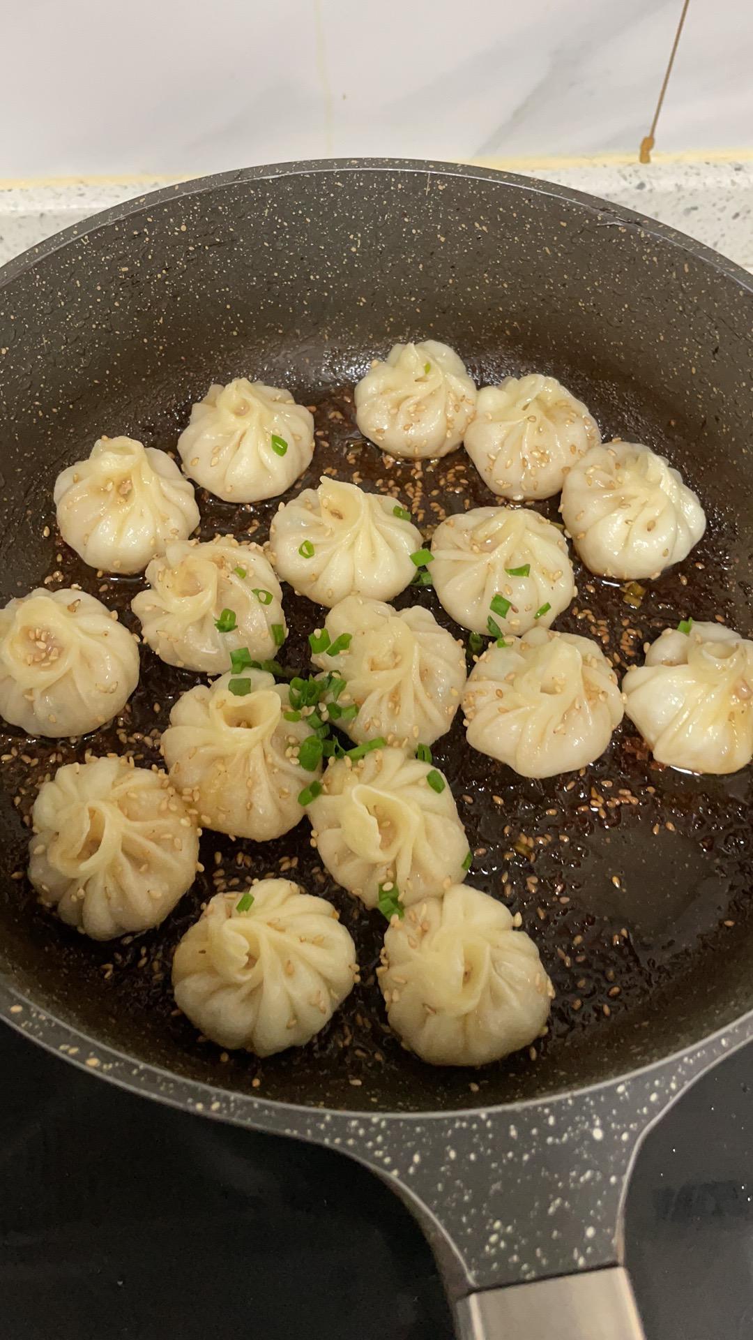 不揉面的--拇指生煎包