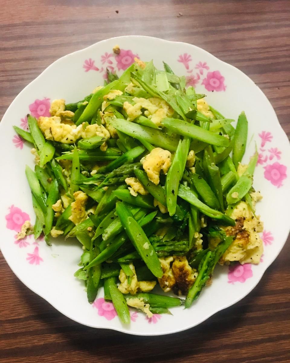 芦笋炒鸡蛋
