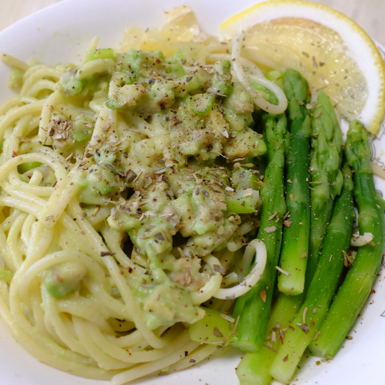 牛油果芦笋意面（Spaghetti with Avocado and Asparagus）