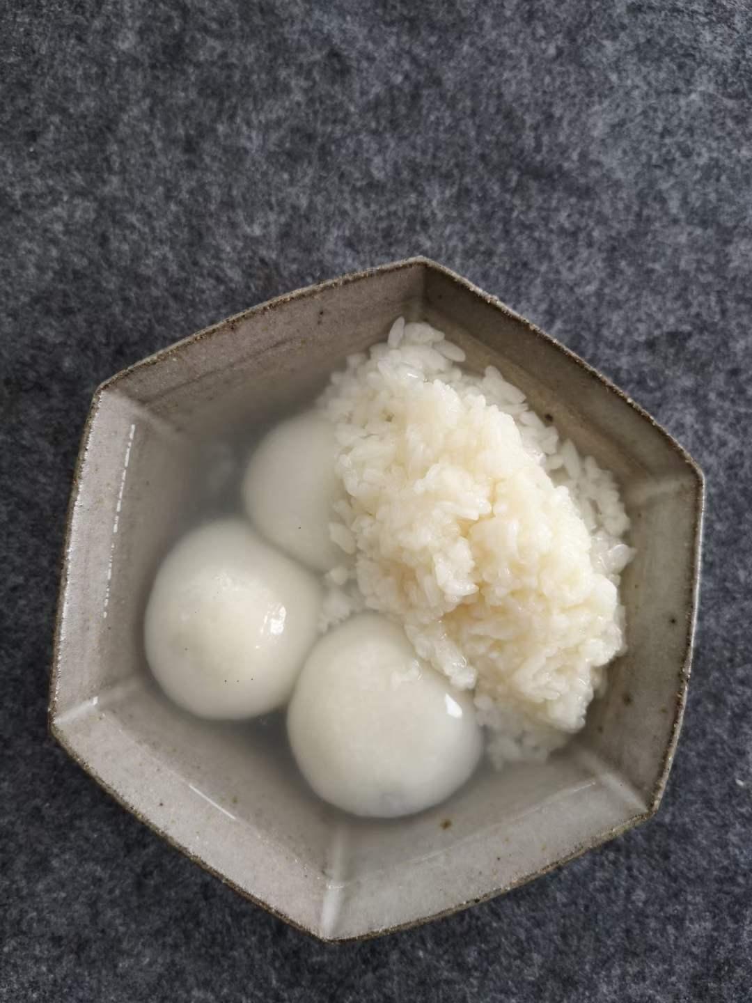 黑芝麻汤圆【新手不失败的不甜齁不油腻的汤圆】