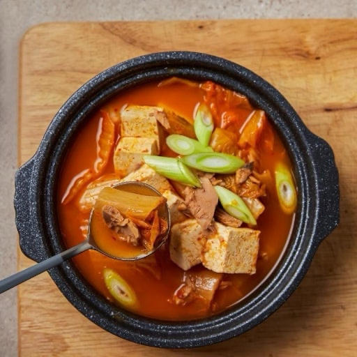 참치김치찌개
金枪鱼泡菜汤的做法