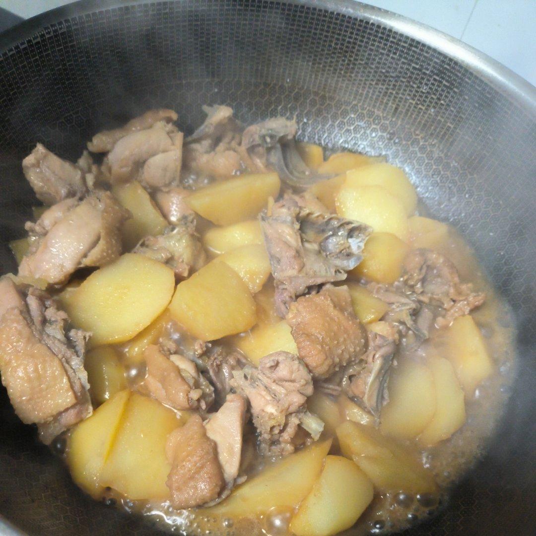 土豆炖鸡块