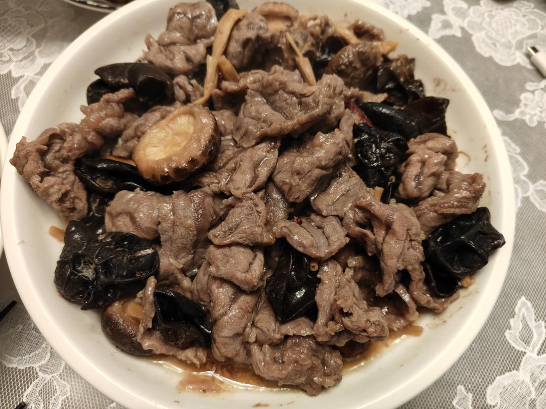 金针云耳蒸牛腱