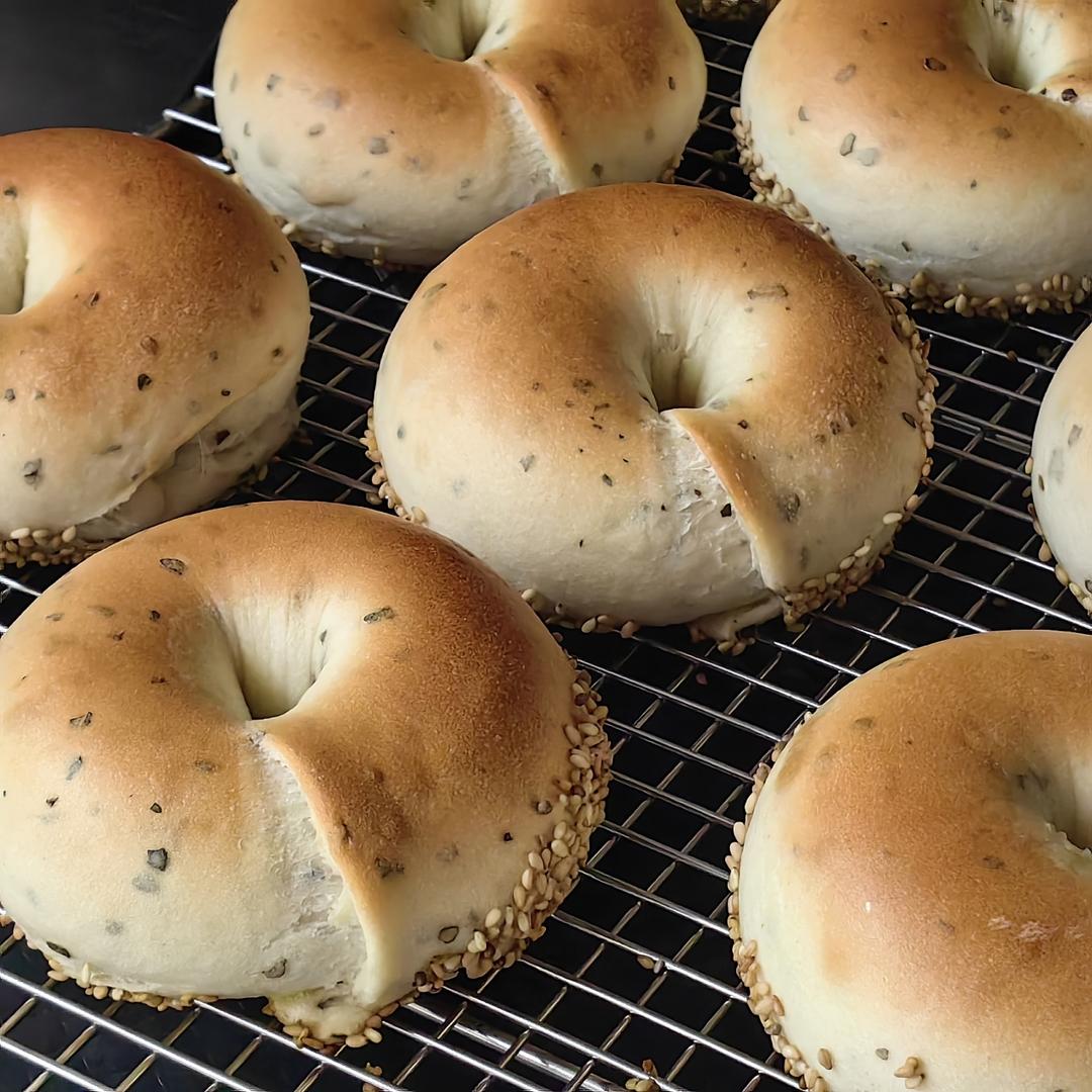 脆底芝麻！奶盐花椒叶贝果！