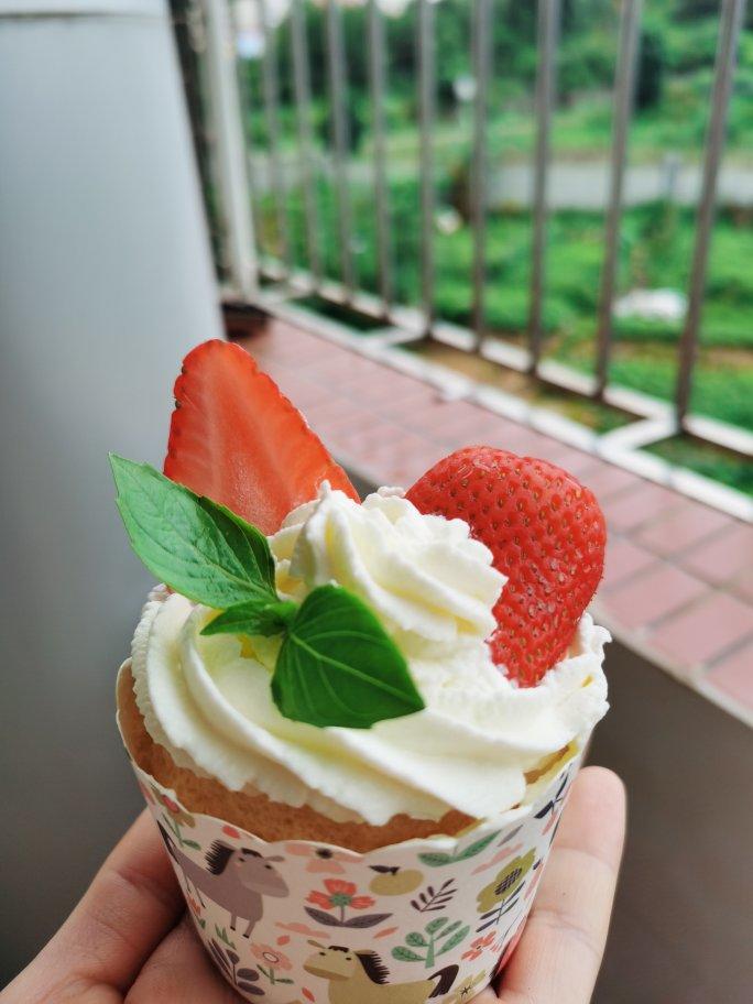 鲜奶油戚风杯子蛋糕（纸杯蛋糕）