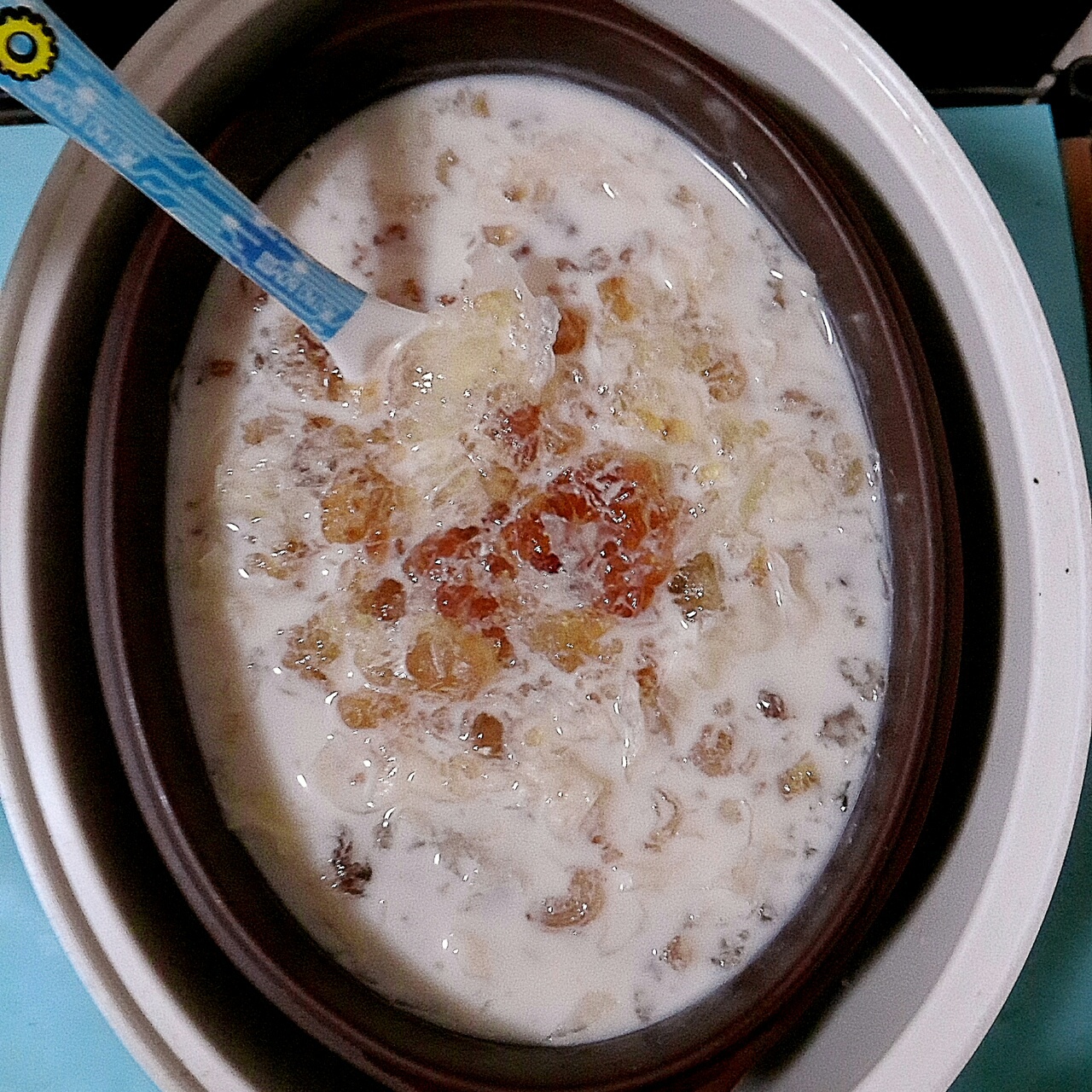 牛奶炖桃胶