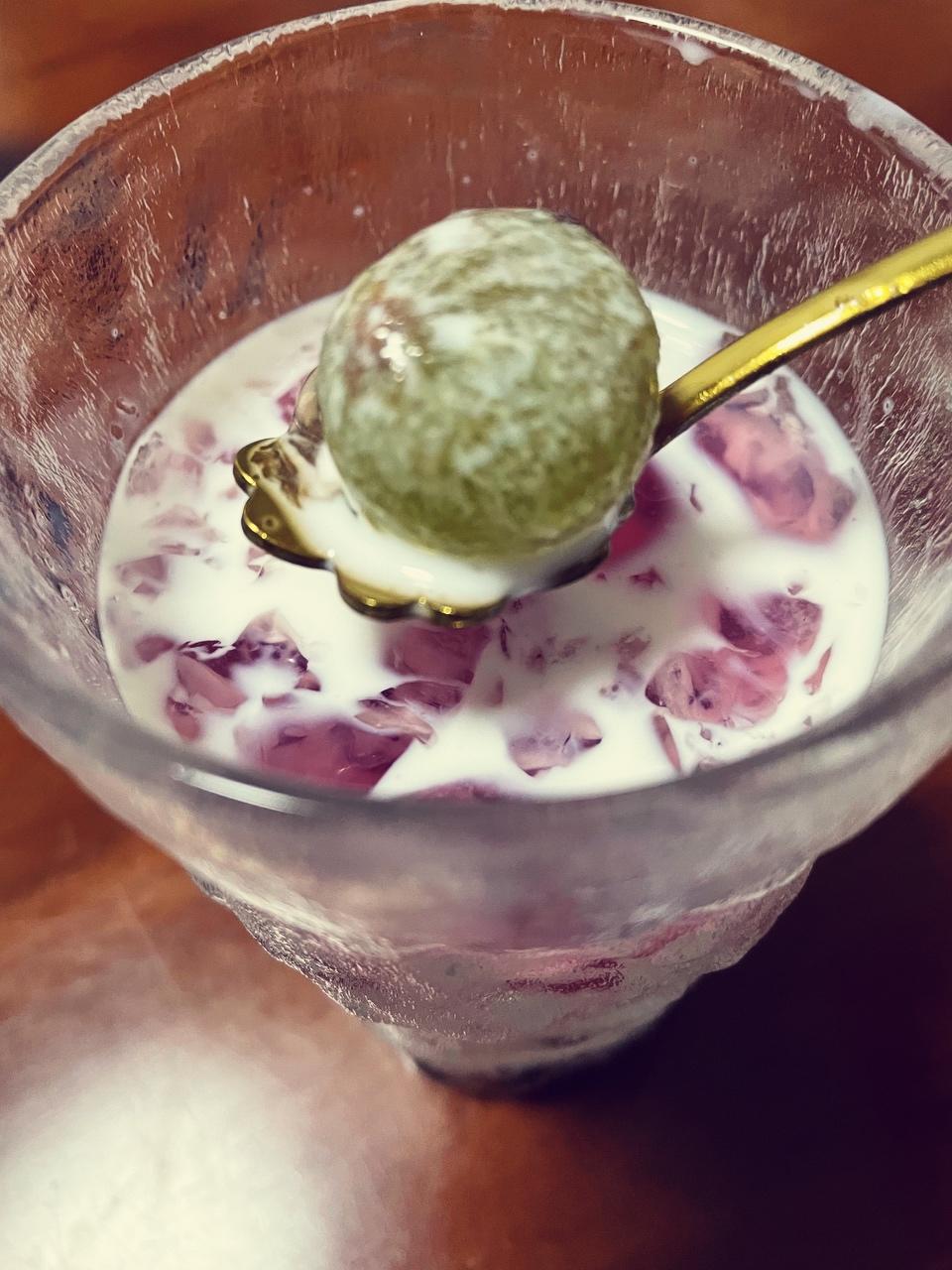 葡萄撞奶夏日饮品