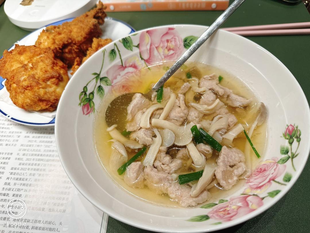 10分钟鲜掉眉毛的平菇肉片汤