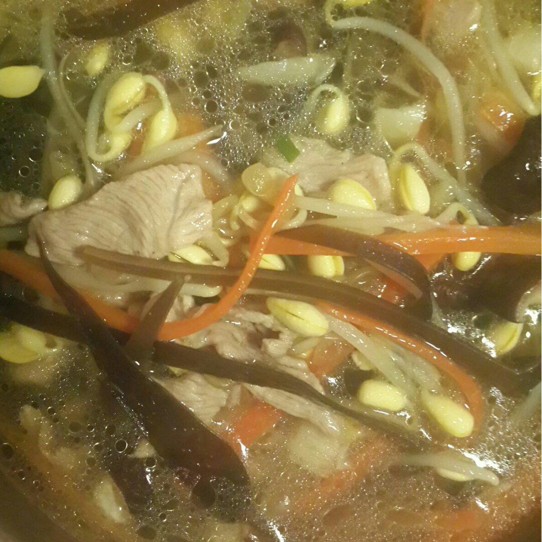 豆芽海带香菇肉丝汤