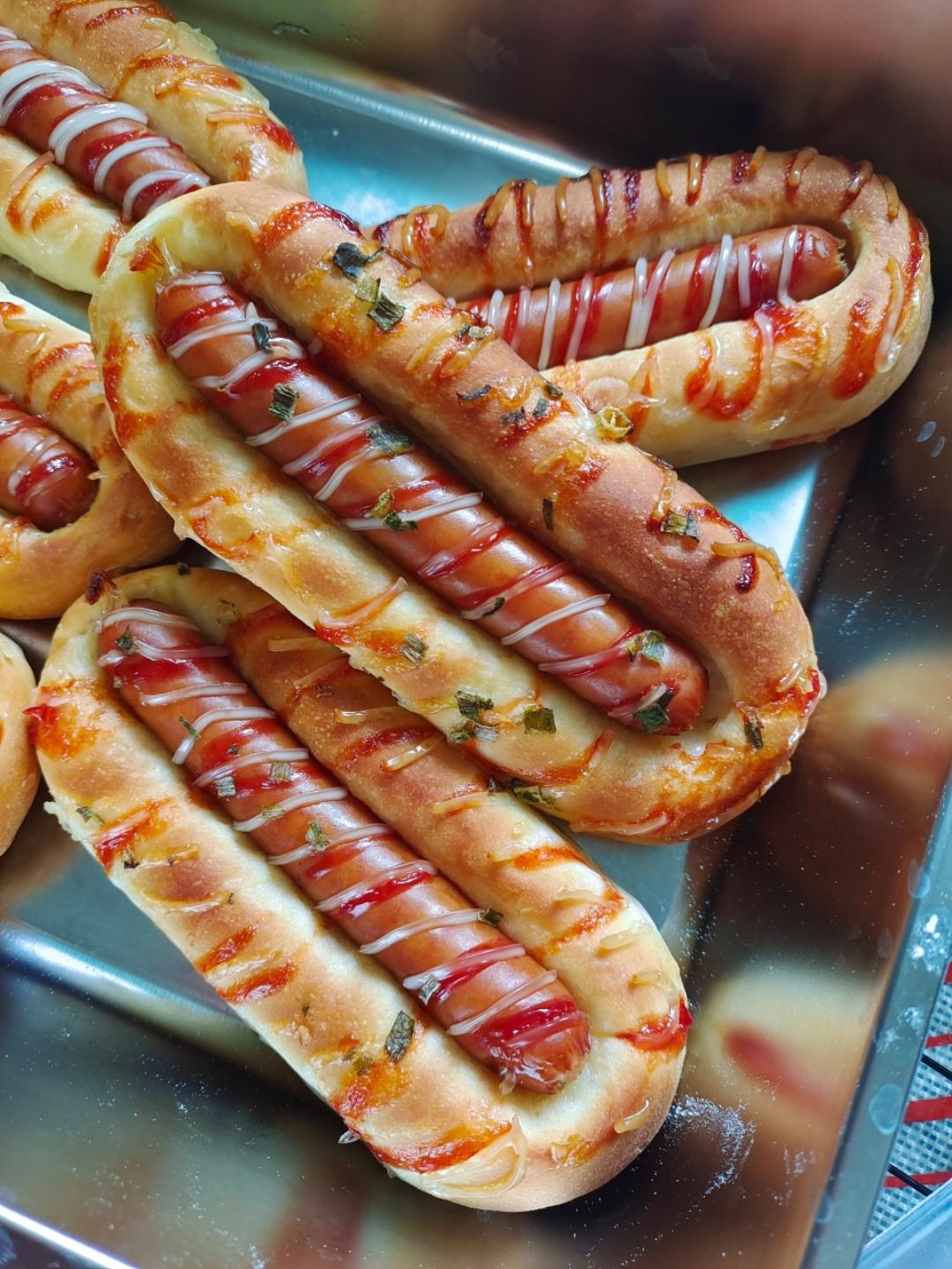 一个面团撑起一家店的台式面包—香肠面包