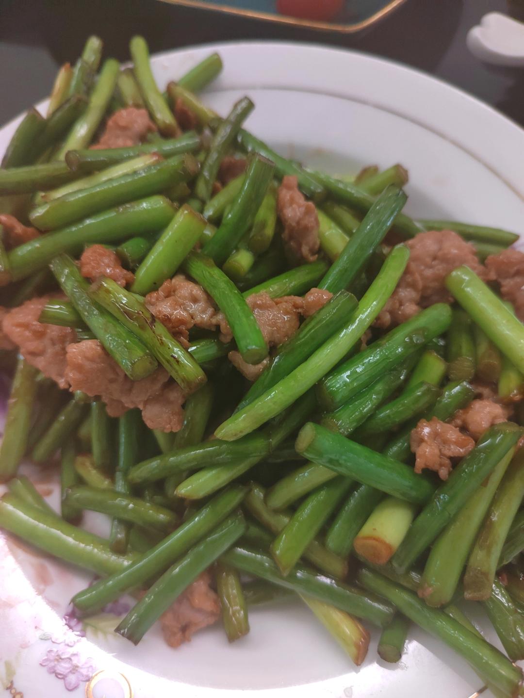 简单易做的下饭菜－蒜苔炒肉