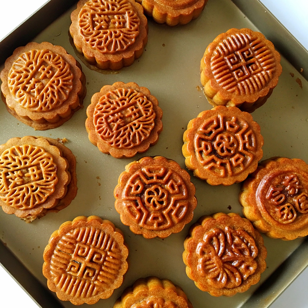 广式月饼——蛋黄莲蓉月饼