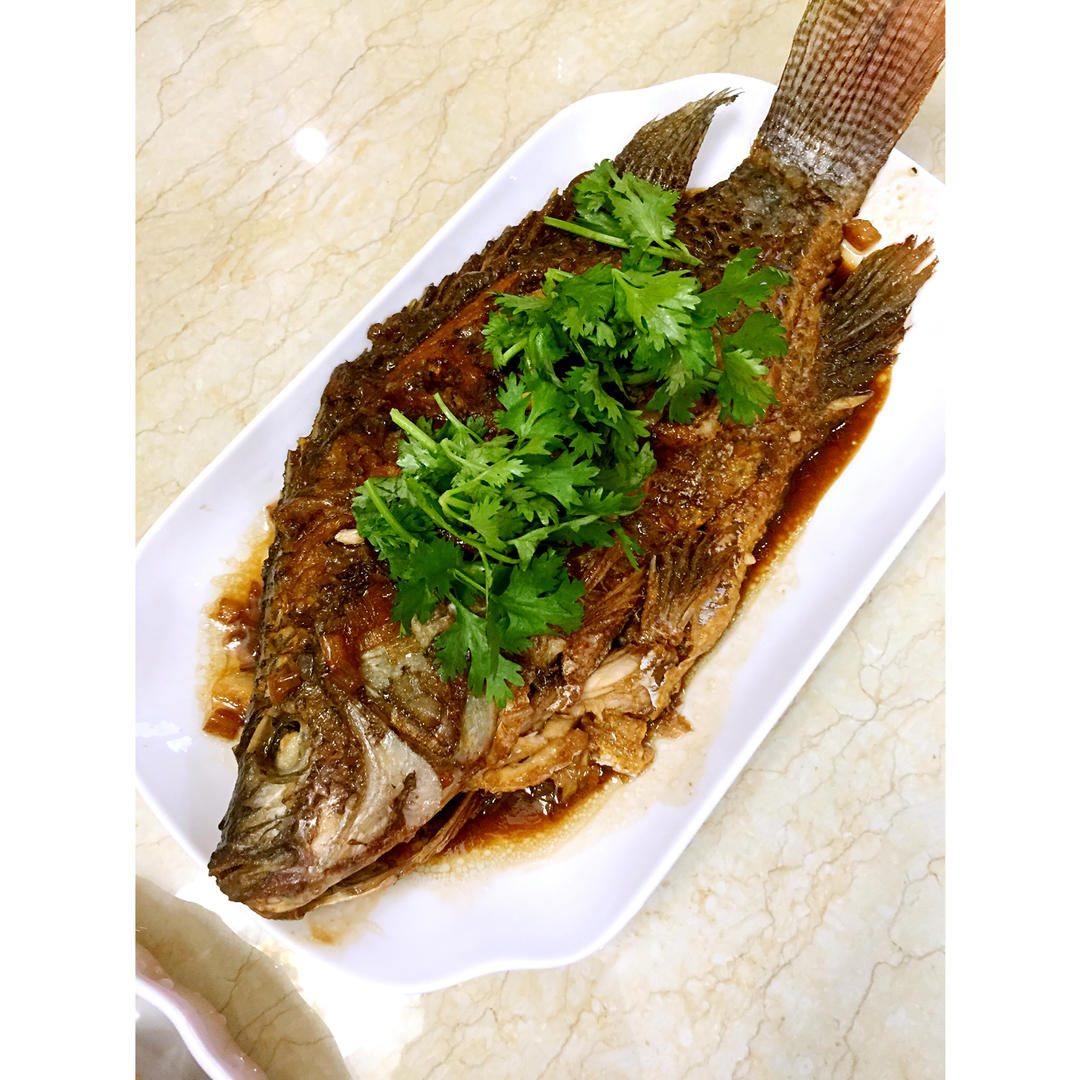 lucy梦游仙境做的糖醋罗非鱼