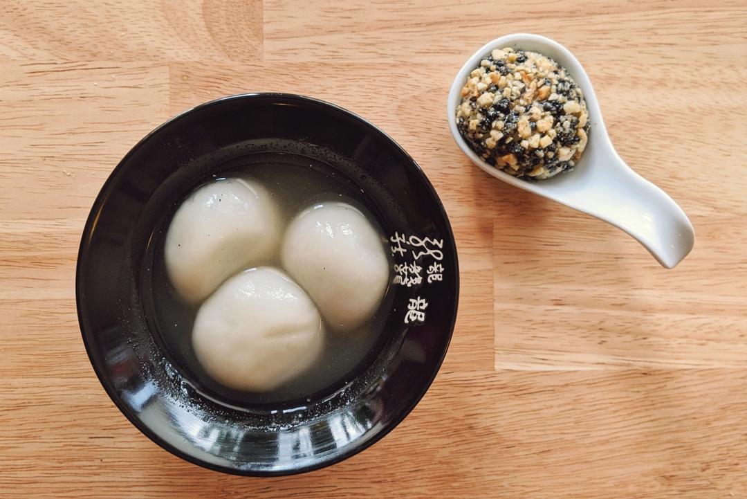 花生黑芝麻汤圆