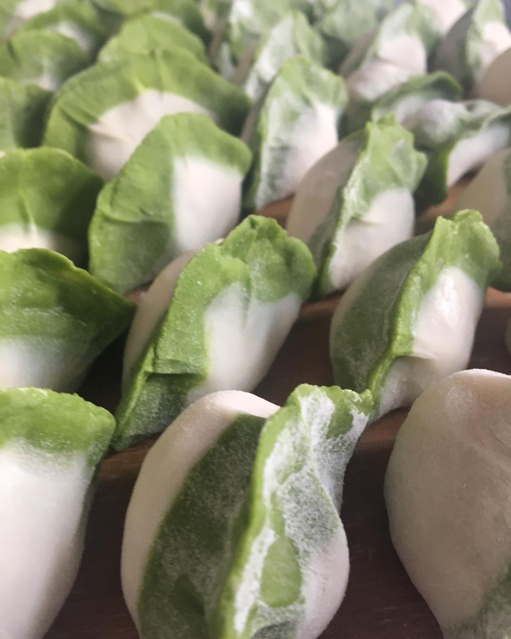 翡翠白玉白菜饺子详细版（附翡翠白玉白菜饺子包法，翡翠白玉饺子皮两种制法，面包机和面，翡翠白玉烧卖，各种馅料搭配）