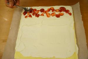 烫面草莓蛋糕卷的做法 步骤19