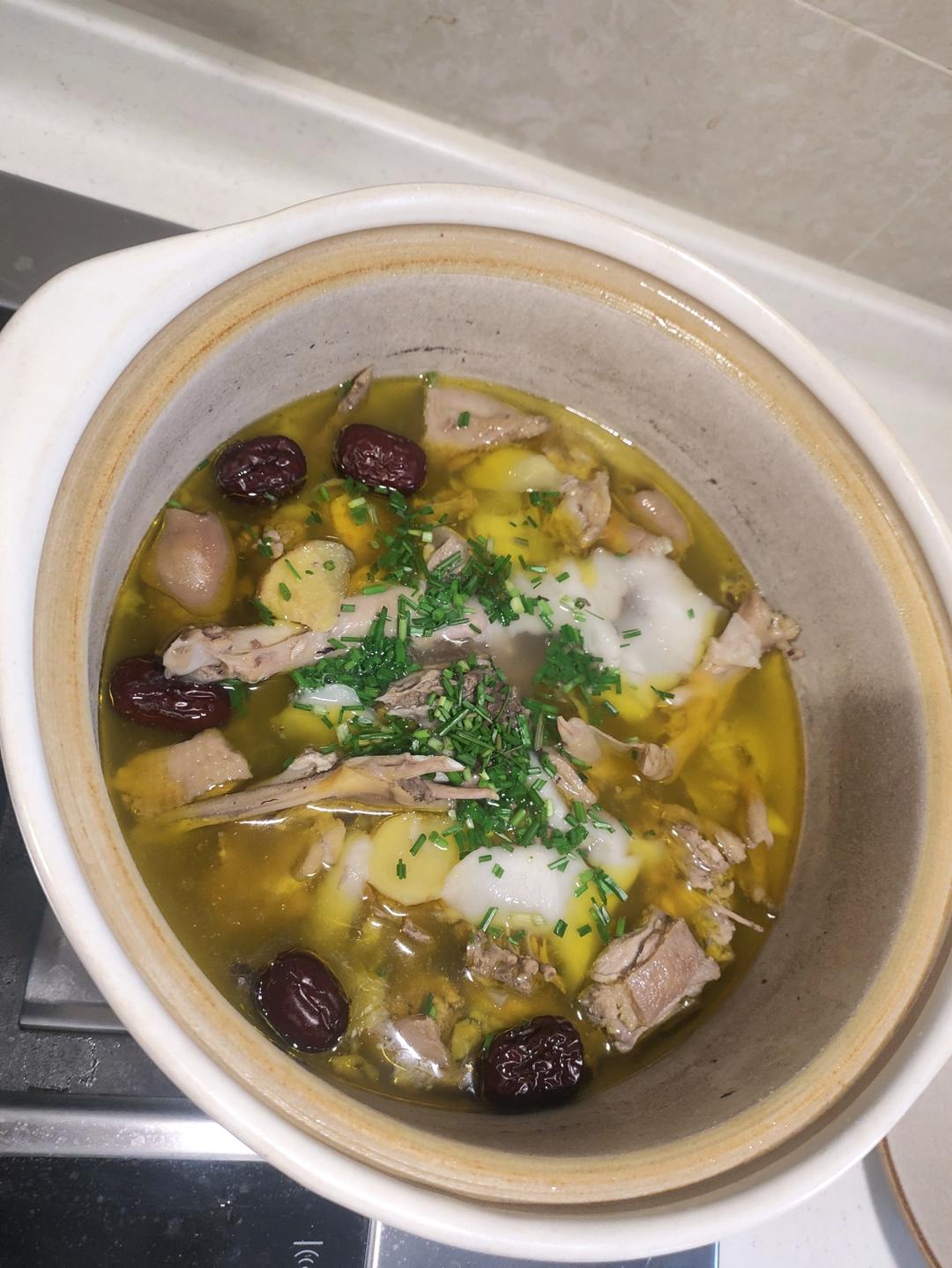 滋补清甜的椰子鸡