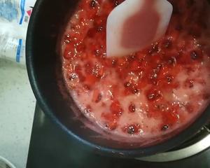 🍓草莓的两种完美美味吃法：①草莓果酱 ②草莓脏脏牛奶🍓（有视频哦）Strawberry jam & Strawberry milk的做法 步骤4