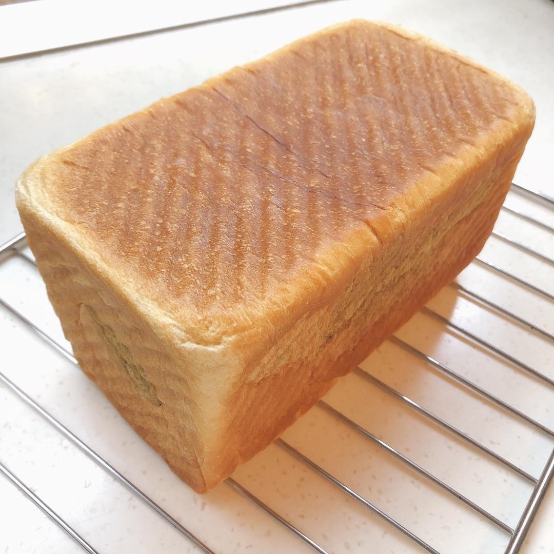 清香柔软的抹茶红豆吐司