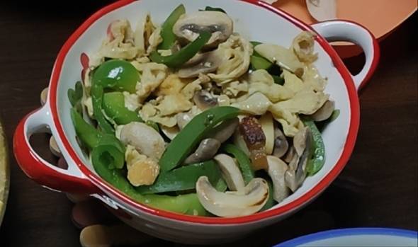口蘑炒鸡蛋