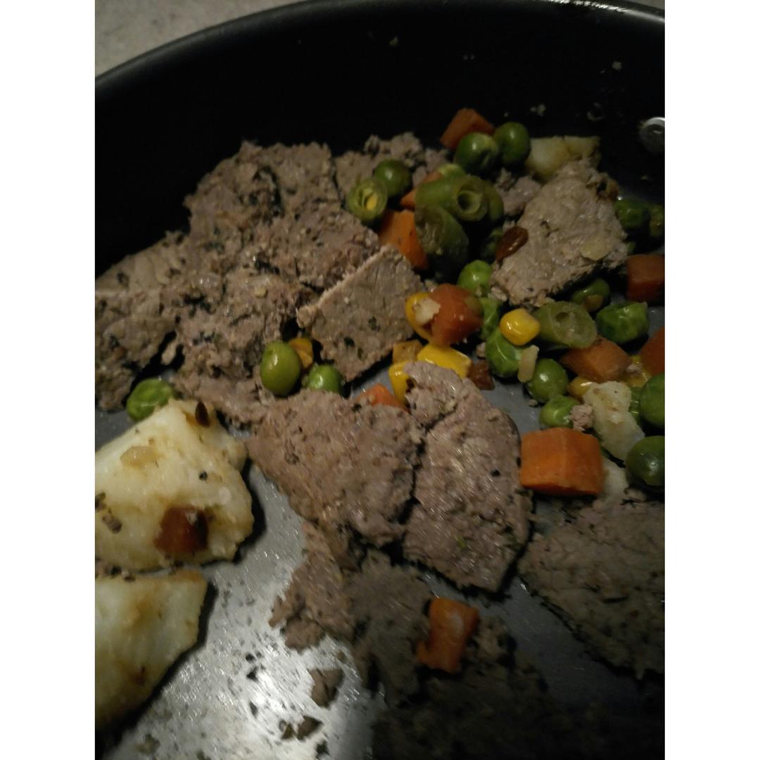 黑椒牛排（配土豆/鸡蛋，意面/蔬菜）