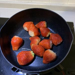 草莓酱🍓的做法 步骤2