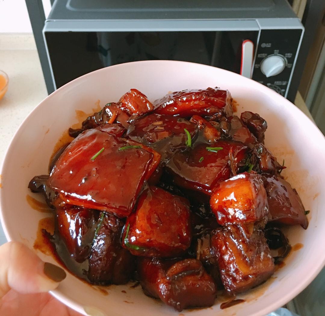 浓油赤酱的红烧肉