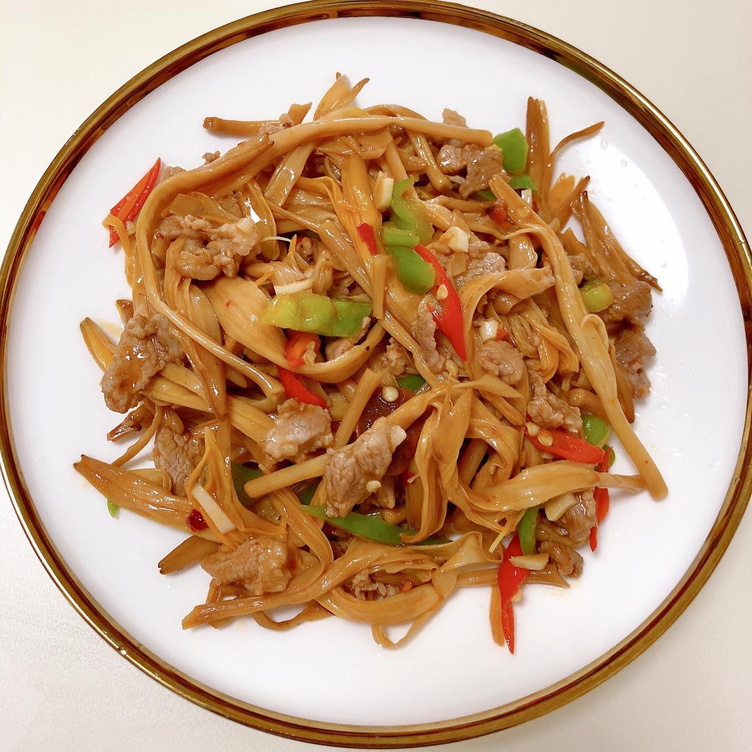 香辣脆嫩的炒黄花菜的做法