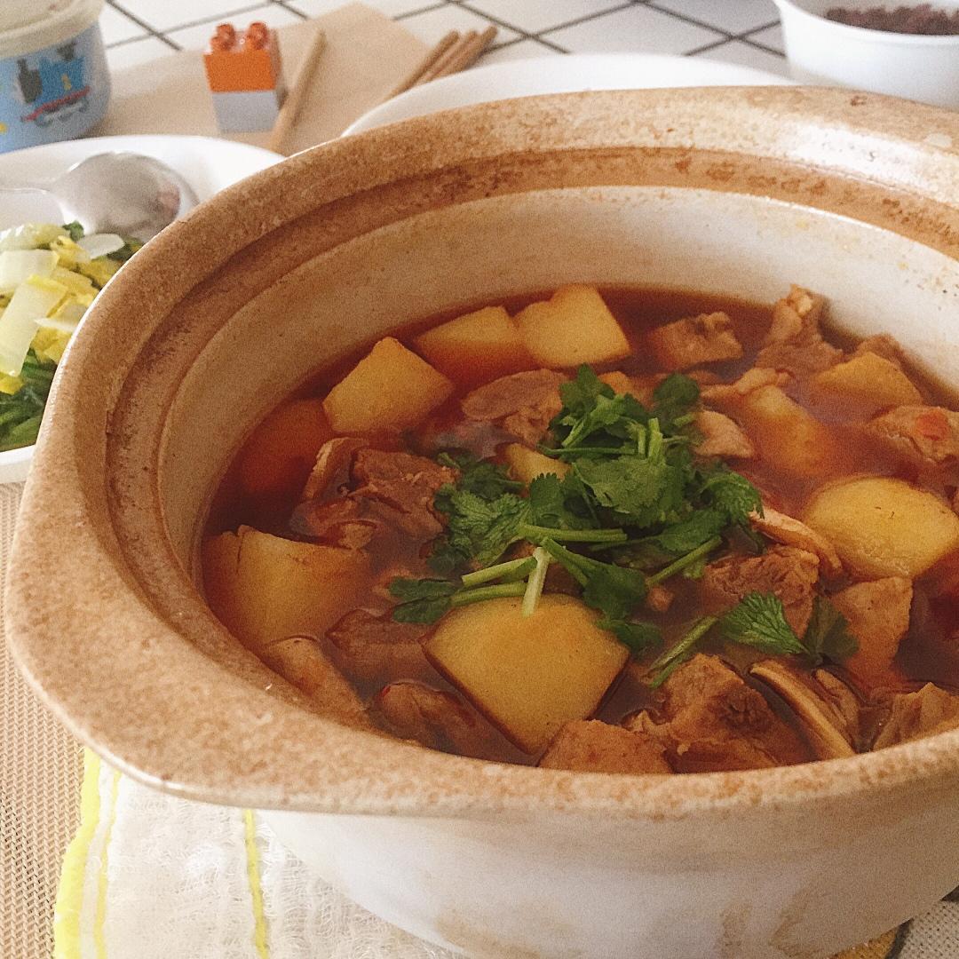 胡萝卜土豆烧牛腩