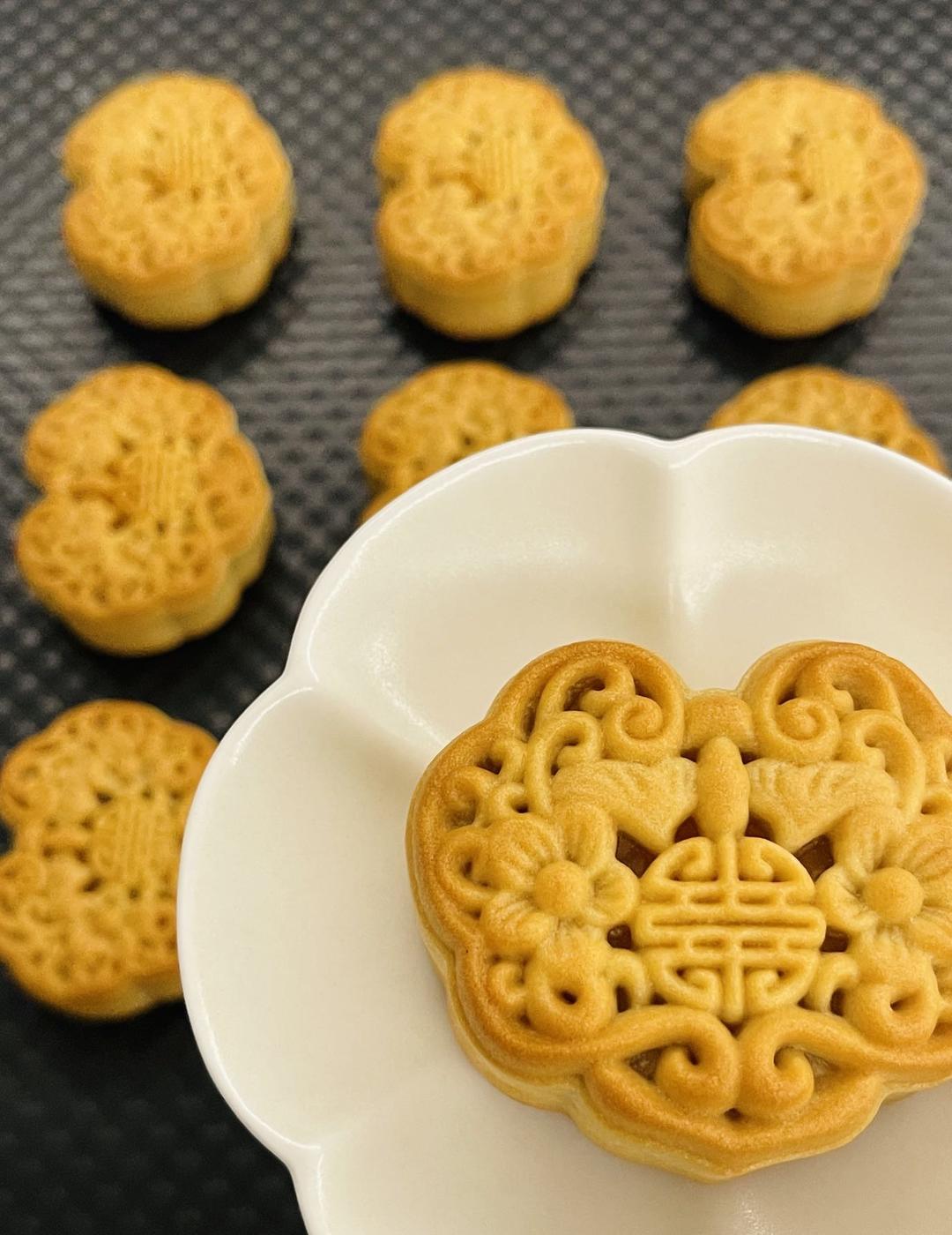 广式莲蓉蛋黄月饼/久吃不厌的经典组合