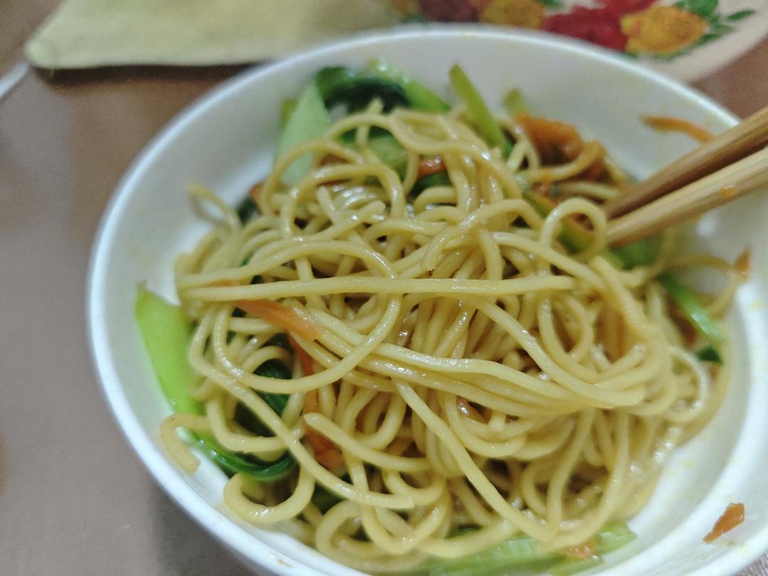 【炒面的做法步骤图，炒面怎么做好吃】学厨大徒弟_下厨房