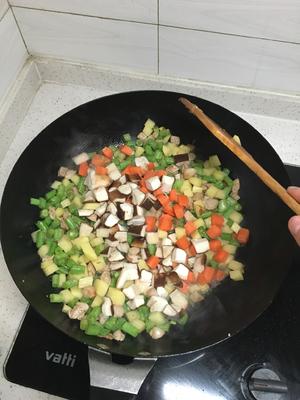 香菇豆角土豆肉焖饭（电饭煲版）的做法 步骤5
