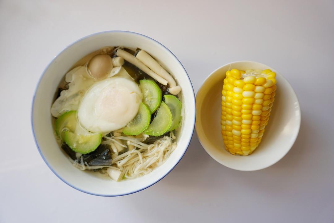 溜水蛋（卧鸡蛋）的技巧（简易快手汤、汤味提鲜）的做法