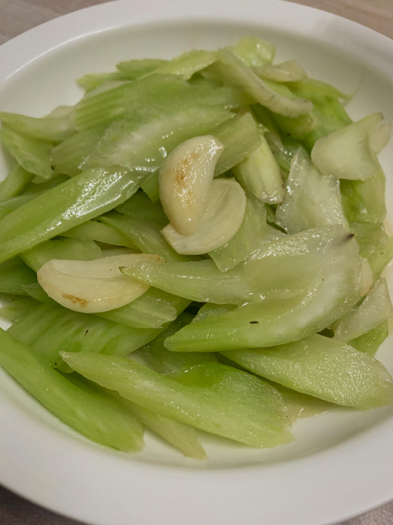 究极解油腻好菜：蒜炒西芹