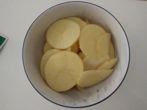 椒盐土豆球的做法 步骤2