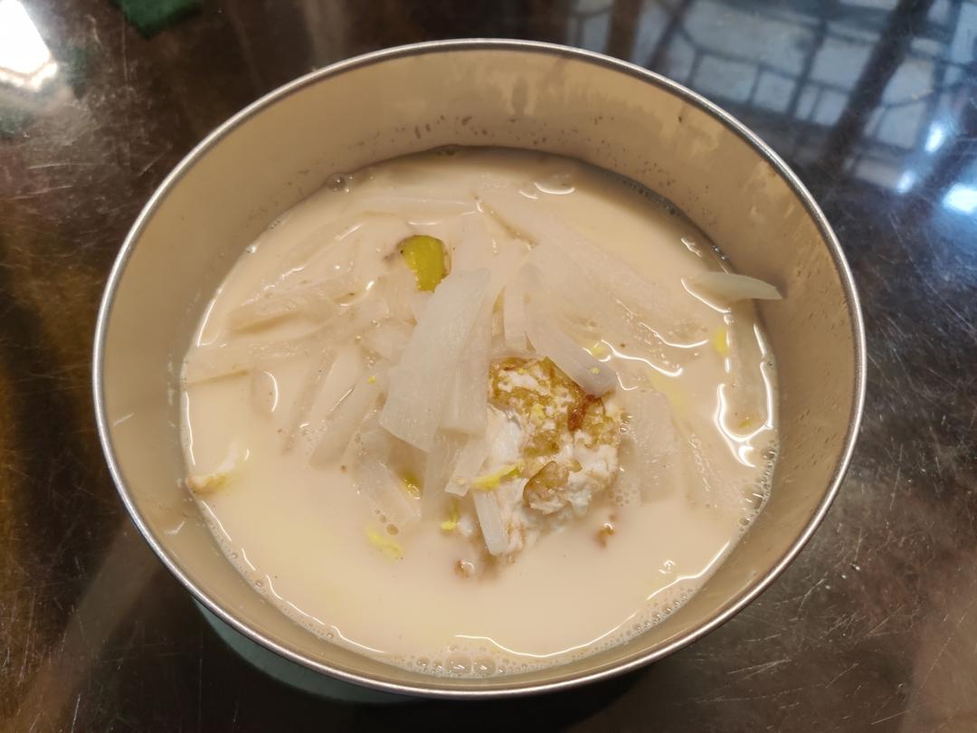 适合宝宝秋天喝的汤·煎蛋白萝卜汤