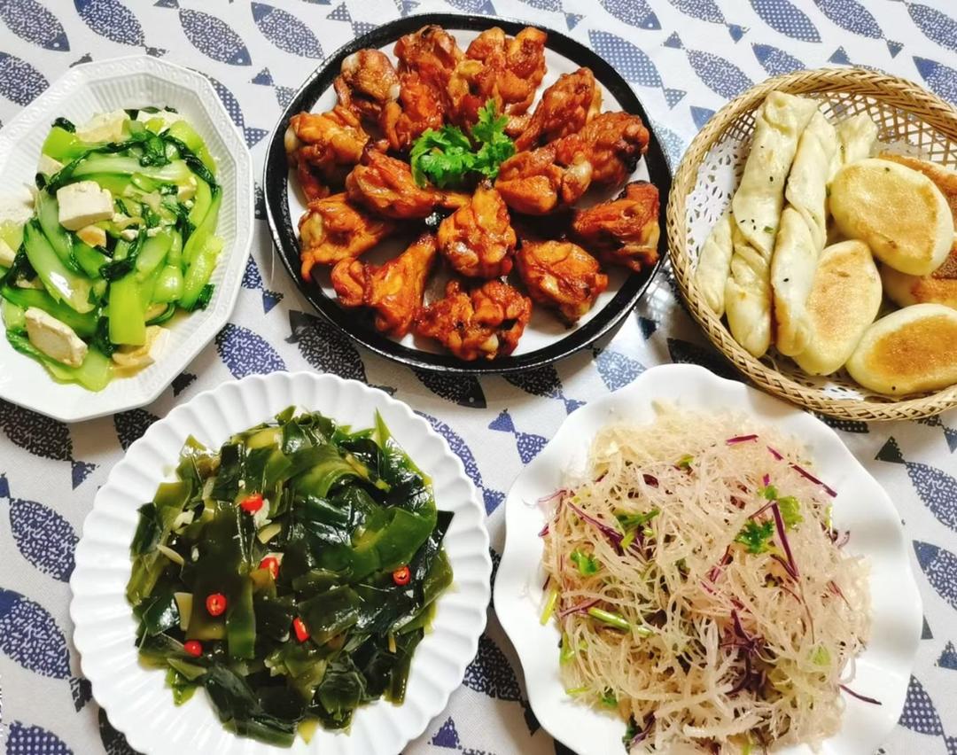 节日聚餐时刻