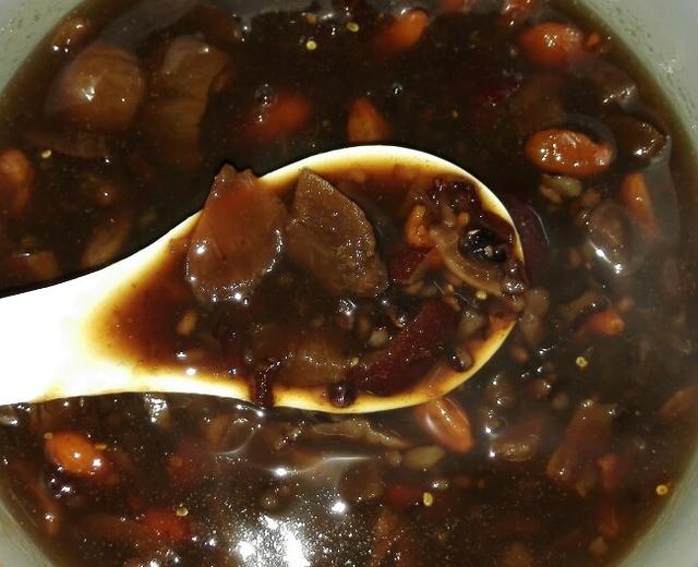黑米红枣桂圆粥的做法