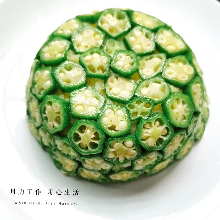 这绝对是秋葵颜值最高的做法，好看又好吃，端上桌最先光盘