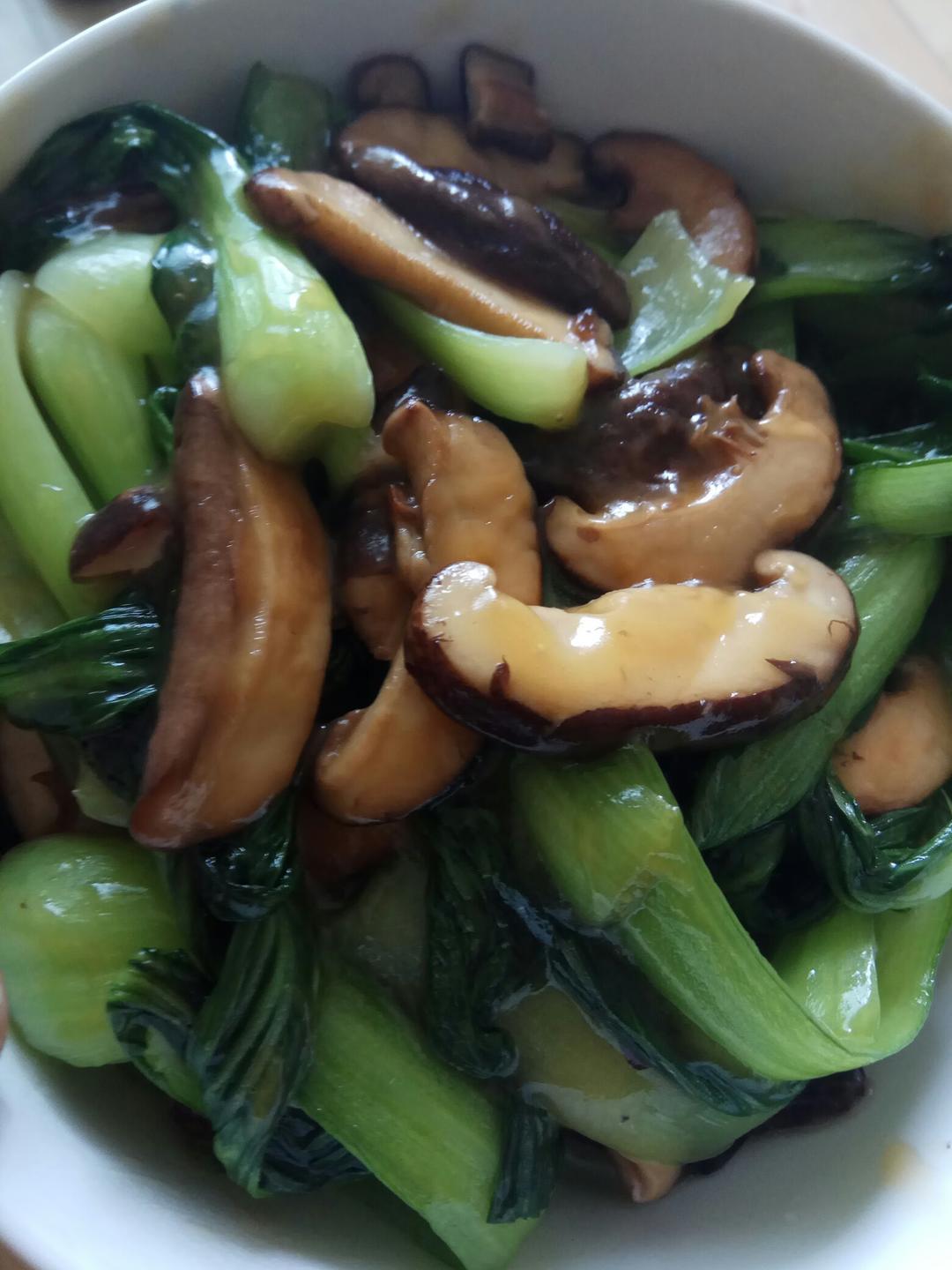 小炒帅哥做的香菇油菜